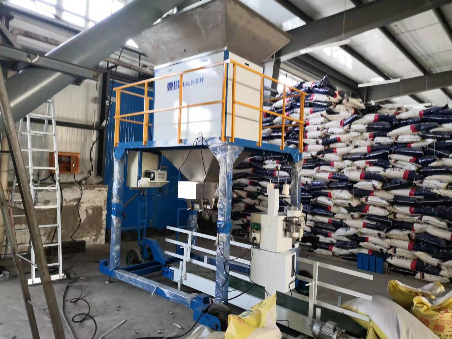 更多相關資料：  齊齊哈爾市拉哈農場的馬經理到東昌實體廠參觀流量秤 工作節(jié)奏快，黑龍江得選全自動定量打包機 黑龍江著急用計量秤設備！那你來東昌！現(xiàn)貨現(xiàn)發(fā)! 山東針對花生米研制的專用型電腦定量包裝秤 黑龍江達到食品安全級別的食品包裝秤貴嗎 白砂糖全自動包裝秤自動化程度高嗎？ 旺季挑選包裝秤這幾招你學會了嗎？ 草炭土、花卉土定量包裝秤價格 電動流量秤未來的發(fā)展方向怎么樣
